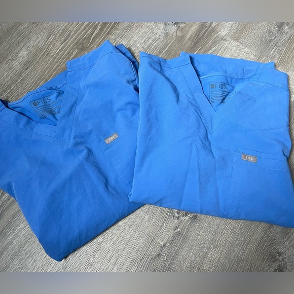 Figs Double Pocket 2 shirt bundle- large - Picture 1 of 6